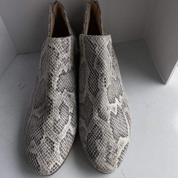 Kenneth Cole Reaction Side Way Snakeskin White Heel Zip Ankle Bootie Shoes Sz 8 - Picture 5 of 12